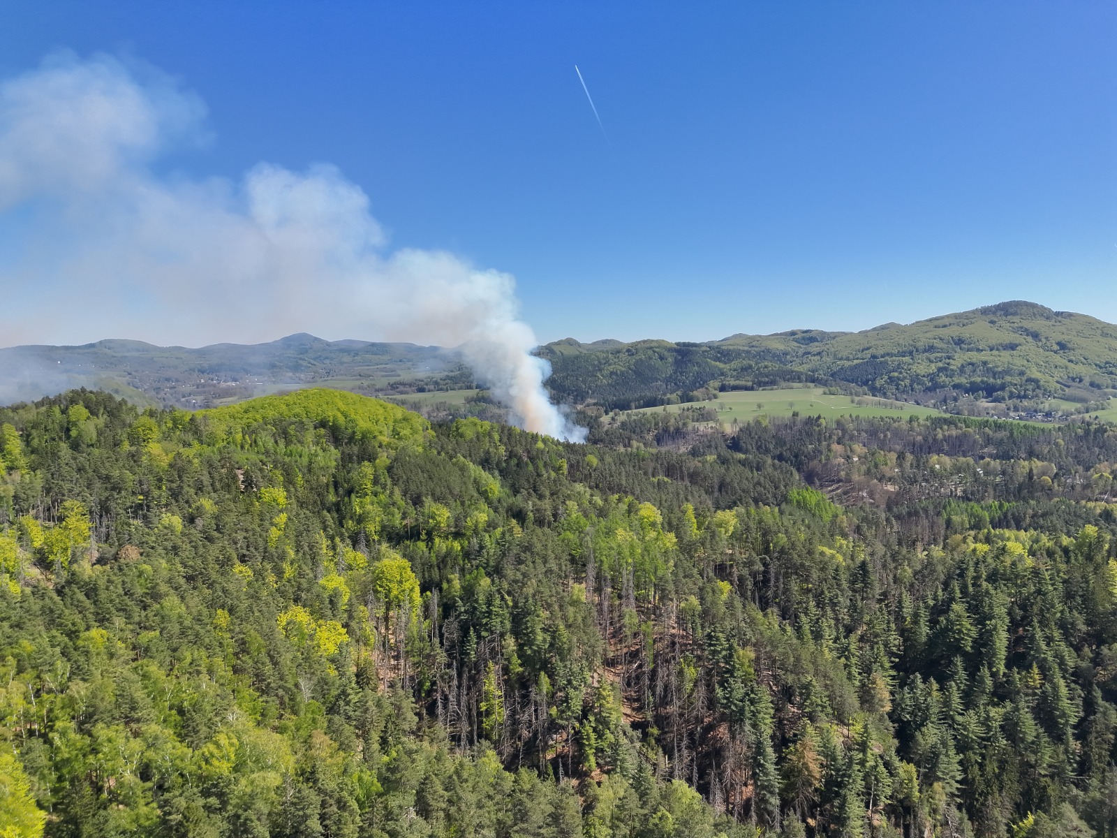 Dronový snímek požáru krátce pro jeho nahlášení. Foto: Miroslav Rohlík